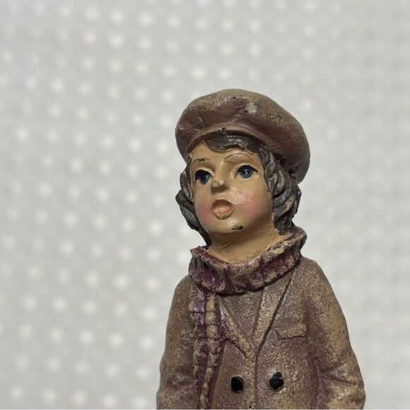 Vintage Windsor Collection Resin Christmas Caroler Family Figurines Set of 4 - Picture 4 of 9